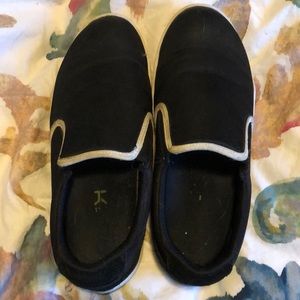 Kuru sz 7 Kivi style shoes